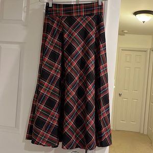 Beautiful and NWT Zara tartan midi A-line skirt